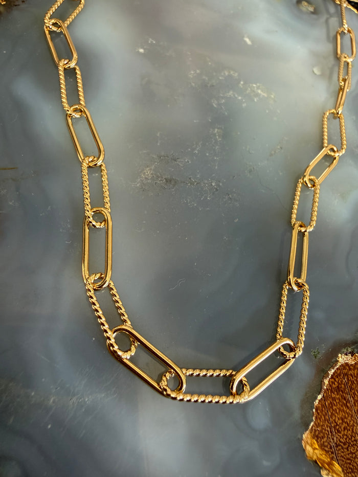 Cristina V 34” Mixed Paperclip Chain
