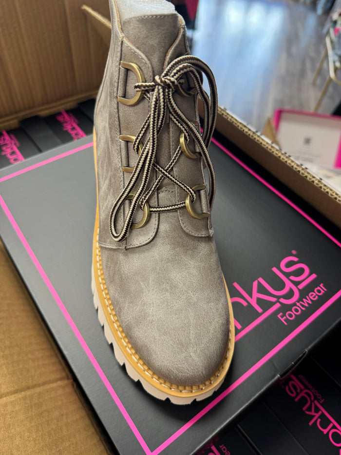 Trail ride boots