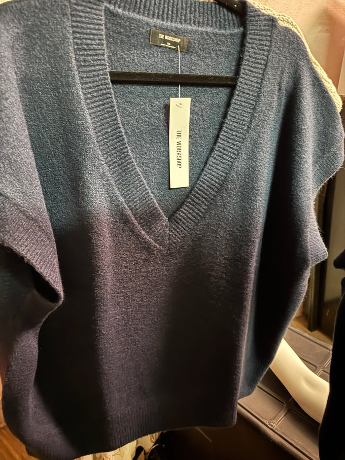Navy sweaters vest