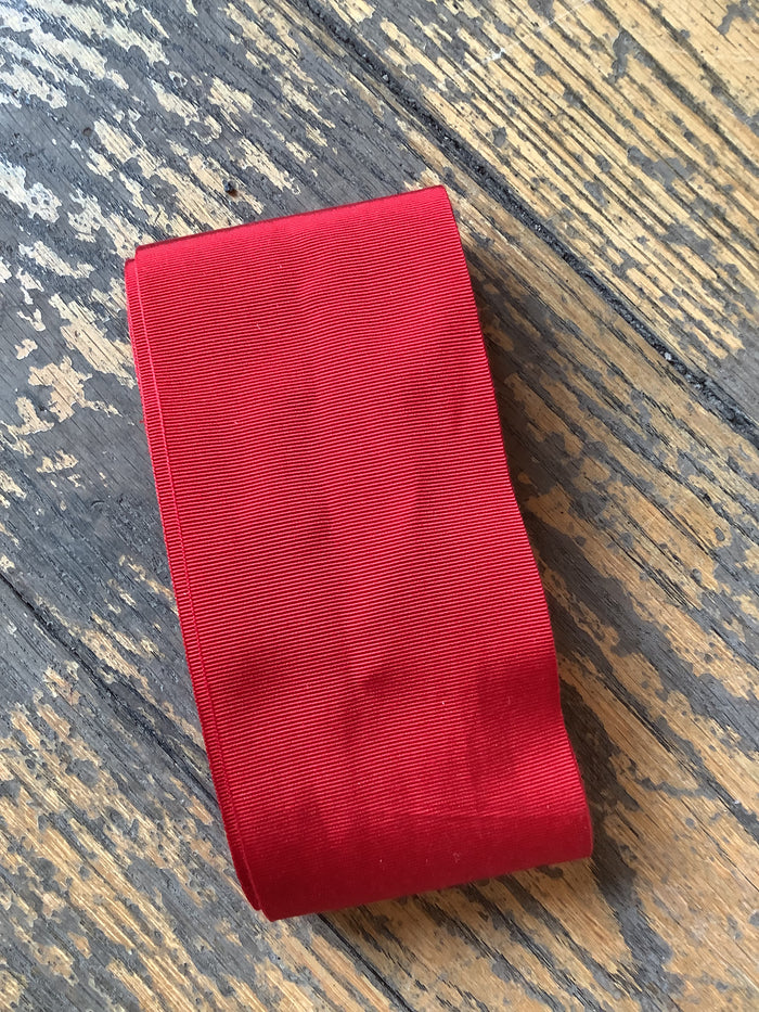 Red / O/S