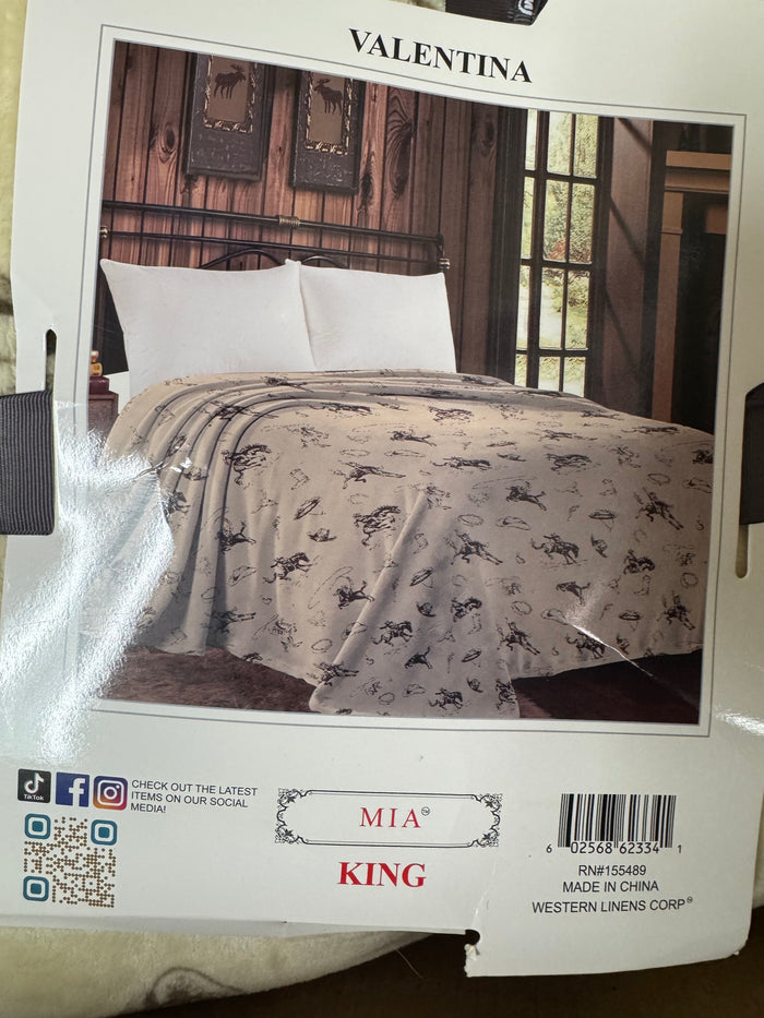 Mia throw blanket