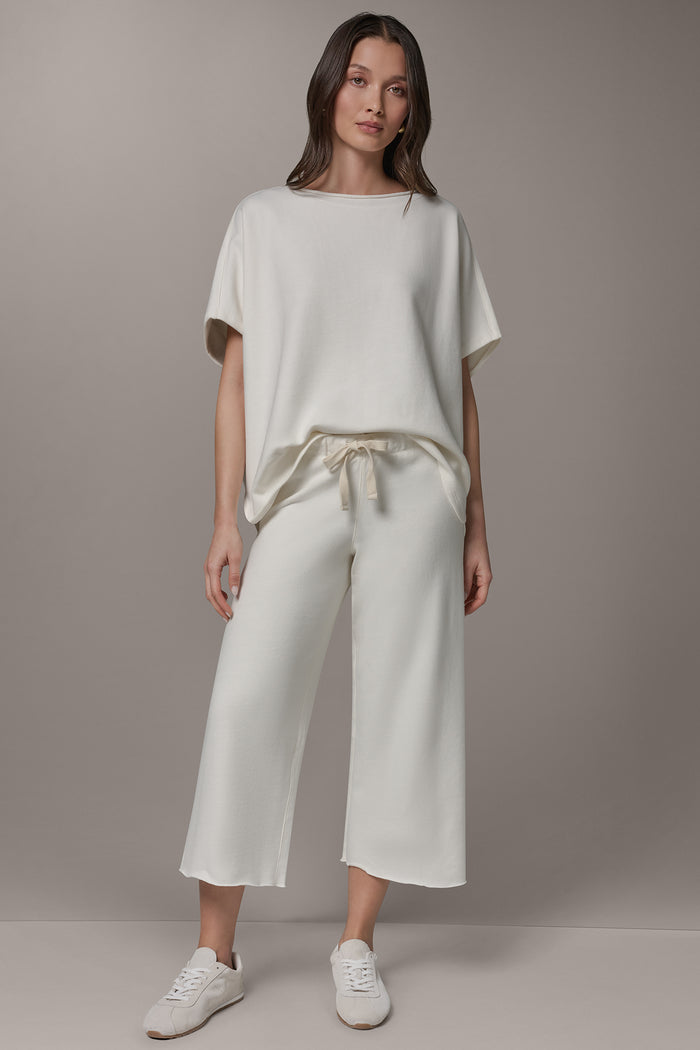 MID-RISE STRAIGHT-LEG CAPRI PANT