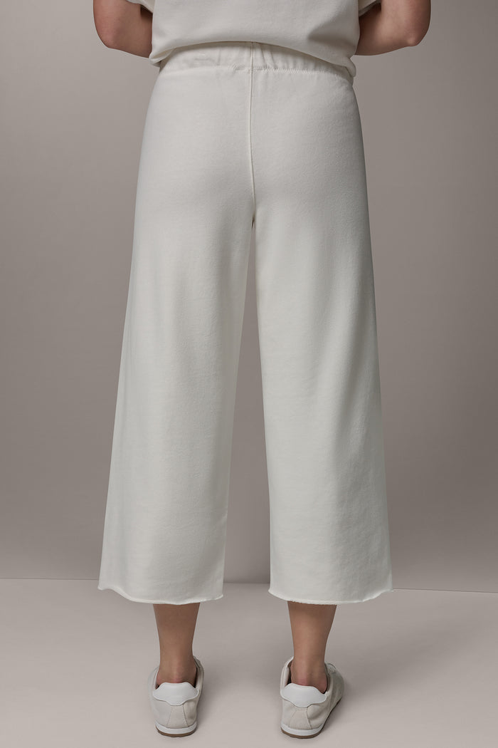MID-RISE STRAIGHT-LEG CAPRI PANT
