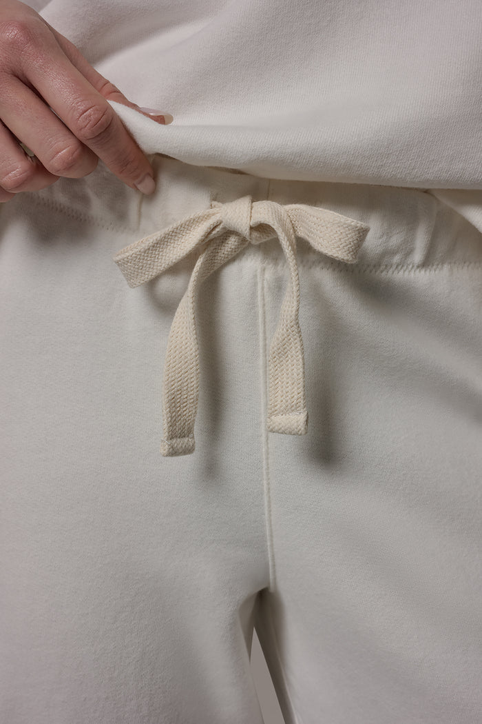 MID-RISE STRAIGHT-LEG CAPRI PANT