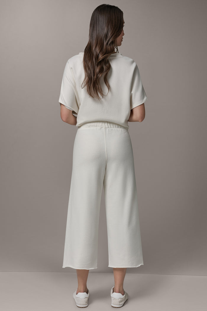 MID-RISE STRAIGHT-LEG CAPRI PANT