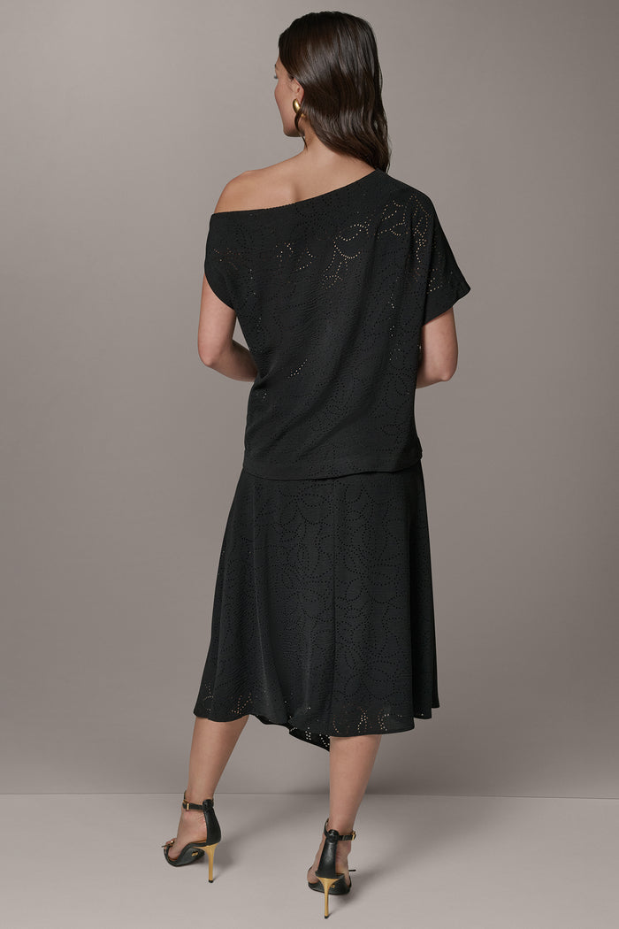 SLEEVELESS ASYMMETRIC LASER CUT TOP