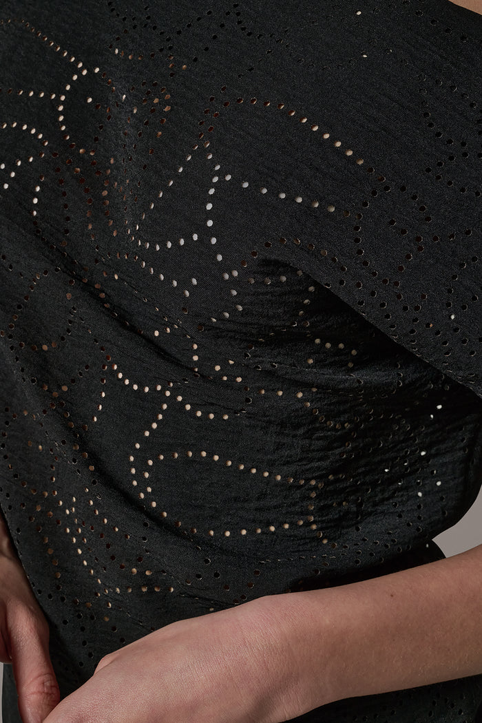 SLEEVELESS ASYMMETRIC LASER CUT TOP