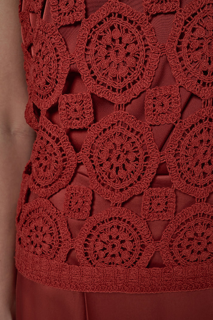 SLEEVELESS CROCHET SHELL